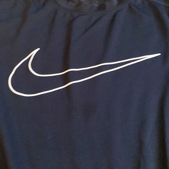NIKE DRI-FIT KIDS MEDIUM TEE - Picture 2 of 4